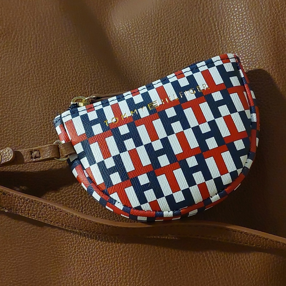 Brown Tommy Hilfiger Tote with coin pouch NWT - Picture 2 of 7